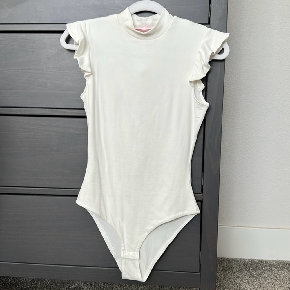 Pink lily White Ruffled bodysuit small